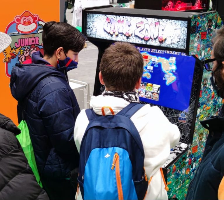 Máquinas arcade personalizadas en evento privado